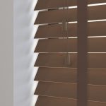 medium_oak_real_wood_venetian_blinds_with_tapes