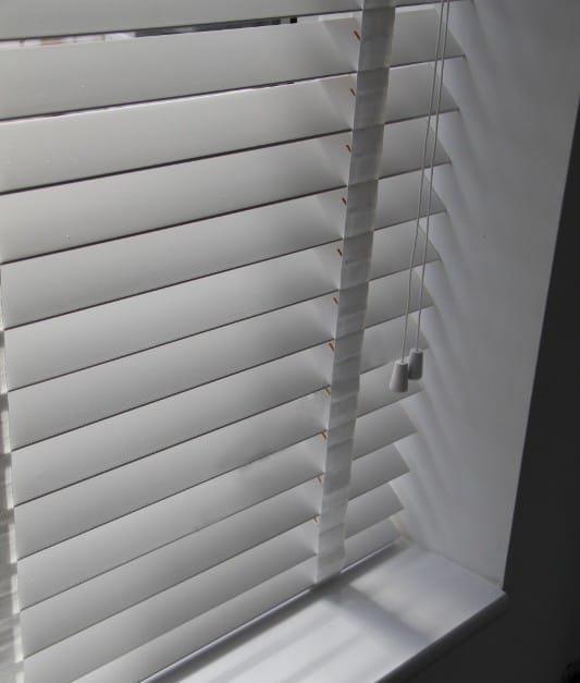 cheap faux wood venetians with tapes bright white