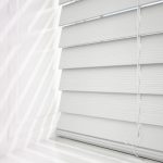 white_wood_texture_venetian_blinds