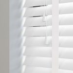 Cheap Bright White 50mm Real Wood Venetian Blind