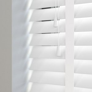 Cheap Bright White 50mm Real Wood Venetian Blind